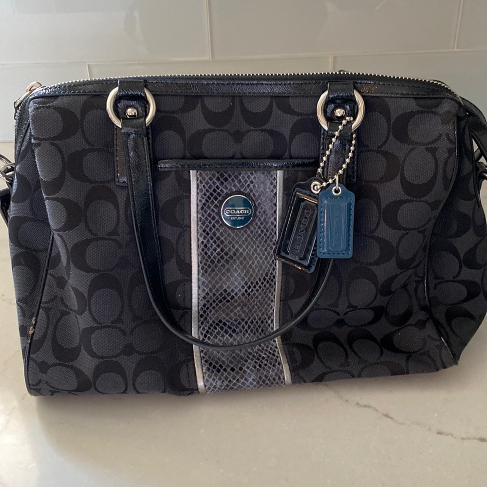COACH black signature handbag and shoulder bag. This bag is like new!